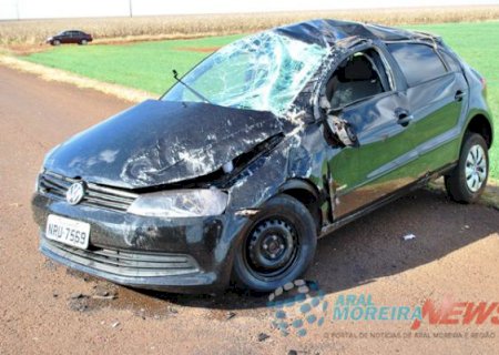 Enfermeira fica ferida ao capotar veículo em Aral Moreira