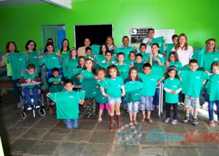 Prefeitura de Aral Moreira inicia entrega de uniformes complementares aos estudantes das escolas municipais