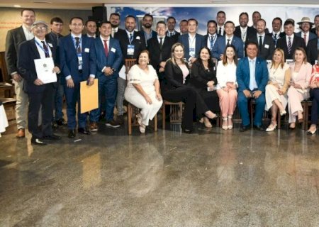 Senador Nelsinho Trad reúne prefeitos eleitos de MS