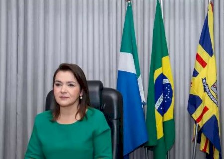 Justi&ccedil;a suspende aumento de sal&aacute;rio da prefeita